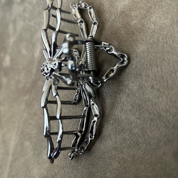 Metal Hair Claw Clips for Women | Emo Goth Spider Design Tight Metal Clip - Picture 6 of 12